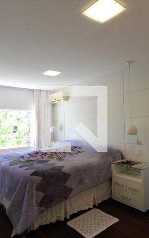 Casa à venda com 240m², 3 quartos e 5 vagasSuíte