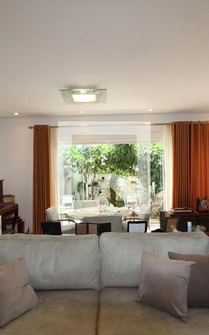 Casa à venda com 240m², 3 quartos e 5 vagasSala