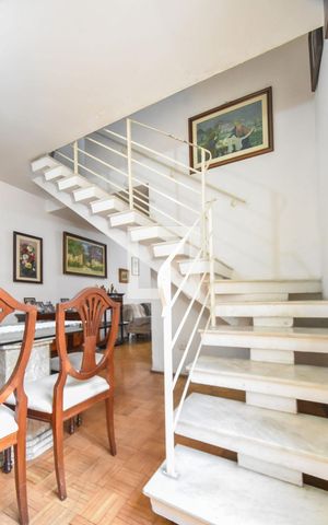 Casa para alugar com 170m², 3 quartos e 2 vagasEscada
