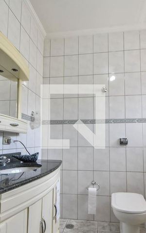 Casa para alugar com 170m², 3 quartos e 2 vagasBanheiro Suíte 01
