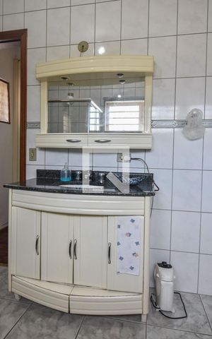 Casa para alugar com 170m², 3 quartos e 2 vagasBanheiro Suíte 01