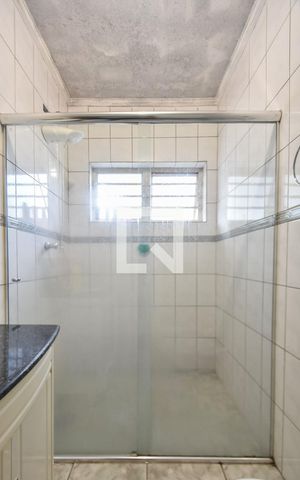 Casa para alugar com 170m², 3 quartos e 2 vagasBanheiro 02