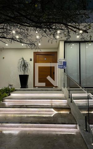 Casa de condomínio à venda com 600m², 4 quartos e 7 vagasFachada 
