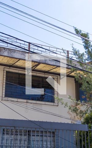 Casa à venda com 155m², 4 quartos e 2 vagas Casa à venda com 155m², 4 quartos e 2 vagasFachada