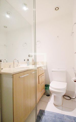 Apartamento à venda com 68m², 2 quartos e 2 vagas Apartamento à venda com 68m², 2 quartos e 2 vagasBanheiro Social