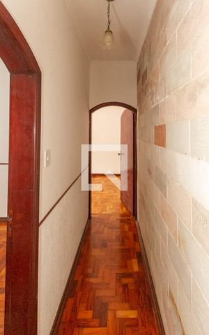 Casa à venda com 130m², 3 quartos e 2 vagas Casa à venda com 130m², 3 quartos e 2 vagasCorredor