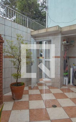 Casa à venda com 256m², 3 quartos e 3 vagas