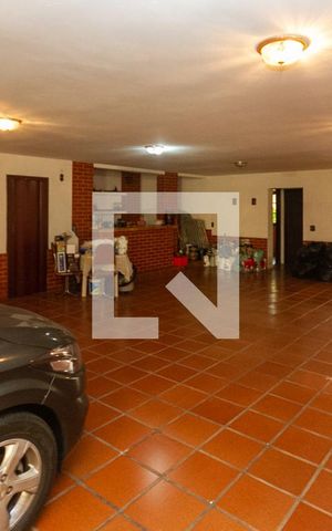 Casa à venda com 440m², 5 quartos e 8 vagas Casa à venda com 440m², 5 quartos e 8 vagasGaragem
