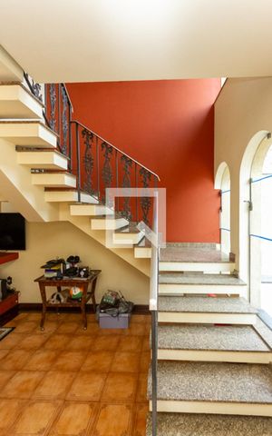 Casa à venda com 440m², 5 quartos e 8 vagas Casa à venda com 440m², 5 quartos e 8 vagasescada