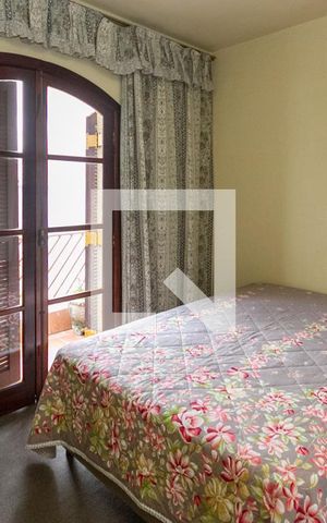 Casa à venda com 440m², 5 quartos e 8 vagas Casa à venda com 440m², 5 quartos e 8 vagasSuite