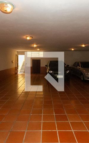 Casa à venda com 440m², 5 quartos e 8 vagas Casa à venda com 440m², 5 quartos e 8 vagasGaragem