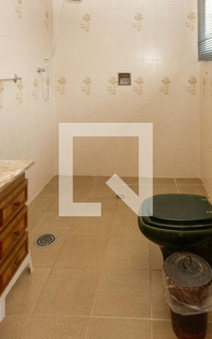 Casa à venda com 440m², 5 quartos e 8 vagas Casa à venda com 440m², 5 quartos e 8 vagasBanheiro Da Suite