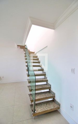 Apartamento para alugar com 163m², 3 quartos e 4 vagasEscada