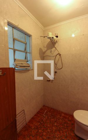 Casa à venda com 100m², 2 quartos e 2 vagas Casa à venda com 100m², 2 quartos e 2 vagasBanheiro de serviço