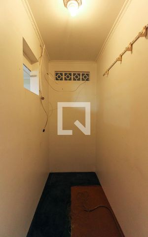 Casa à venda com 100m², 2 quartos e 2 vagas Casa à venda com 100m², 2 quartos e 2 vagasCloset Quarto 1