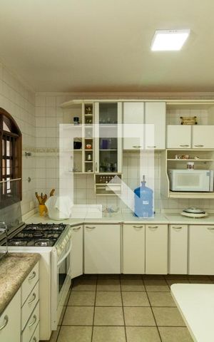 Casa à venda com 130m², 3 quartos e 3 vagas Casa à venda com 130m², 3 quartos e 3 vagasCozinha