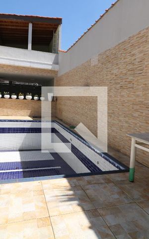 Casa à venda com 150m², 3 quartos e 4 vagasPiscina