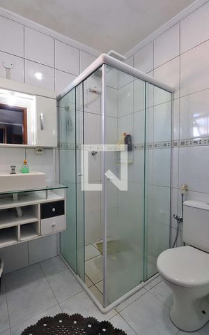 Casa à venda com 234m², 3 quartos e 3 vagasBanheiro do Quarto 1 - Suíte