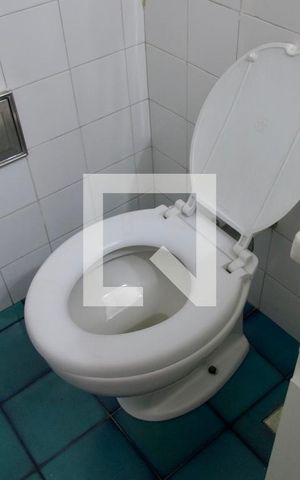 Casa à venda com 436m², 5 quartos e 2 vagas Casa à venda com 436m², 5 quartos e 2 vagasBanheiro social