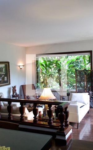 Casa à venda com 436m², 5 quartos e 2 vagas Casa à venda com 436m², 5 quartos e 2 vagasSala