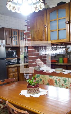 Casa à venda com 436m², 5 quartos e 2 vagas Casa à venda com 436m², 5 quartos e 2 vagasCozinha