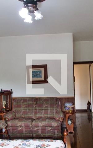 Casa à venda com 436m², 5 quartos e 2 vagas Casa à venda com 436m², 5 quartos e 2 vagasSuíte Suíte