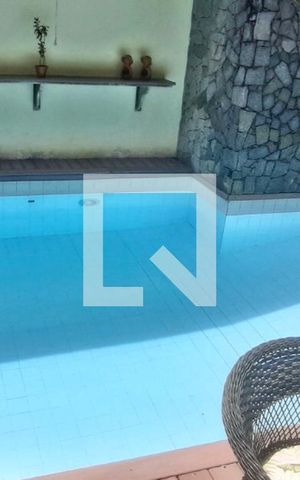 Casa à venda com 436m², 5 quartos e 2 vagas Casa à venda com 436m², 5 quartos e 2 vagasPiscina