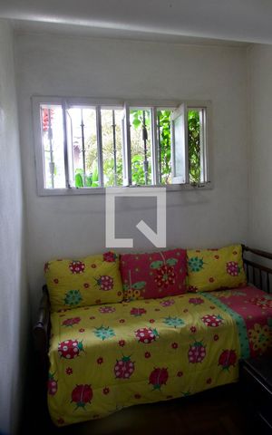 Casa à venda com 436m², 5 quartos e 2 vagas Casa à venda com 436m², 5 quartos e 2 vagasQuarto serviço 2