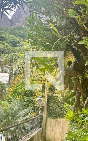 Casa à venda com 436m², 5 quartos e 2 vagas Casa à venda com 436m², 5 quartos e 2 vagasJardim