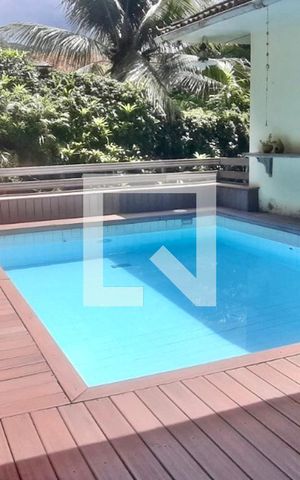 Casa à venda com 436m², 5 quartos e 2 vagas Casa à venda com 436m², 5 quartos e 2 vagasPiscina