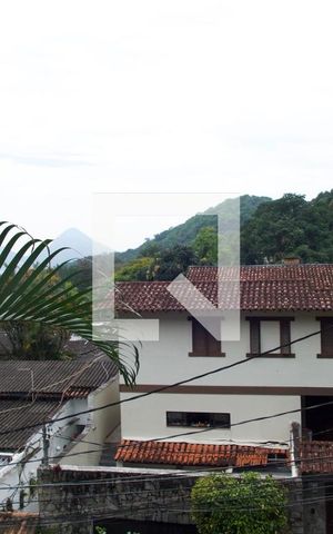 Casa à venda com 436m², 5 quartos e 2 vagas Casa à venda com 436m², 5 quartos e 2 vagasQuarto 4 vista