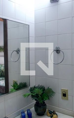 Casa à venda com 436m², 5 quartos e 2 vagas Casa à venda com 436m², 5 quartos e 2 vagasBanheiro social
