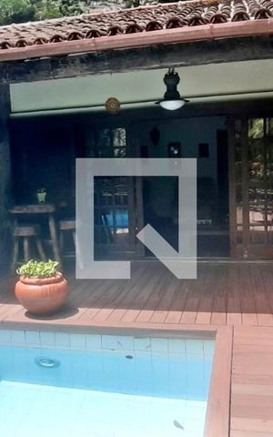 Casa à venda com 436m², 5 quartos e 2 vagas Casa à venda com 436m², 5 quartos e 2 vagasPiscina