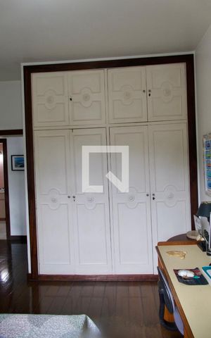 Casa à venda com 436m², 5 quartos e 2 vagas Casa à venda com 436m², 5 quartos e 2 vagasQuarto 3