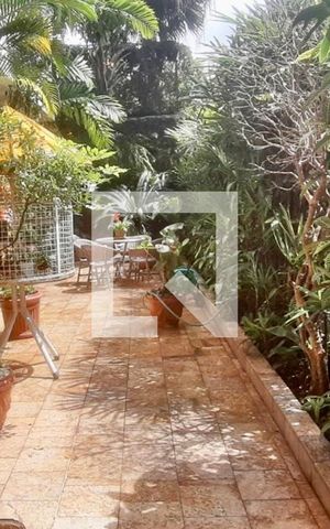 Casa à venda com 436m², 5 quartos e 2 vagas Casa à venda com 436m², 5 quartos e 2 vagasJardim