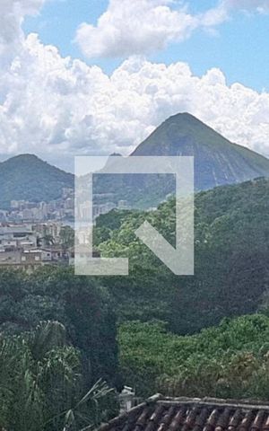Casa à venda com 436m², 5 quartos e 2 vagas Casa à venda com 436m², 5 quartos e 2 vagasJardim vista