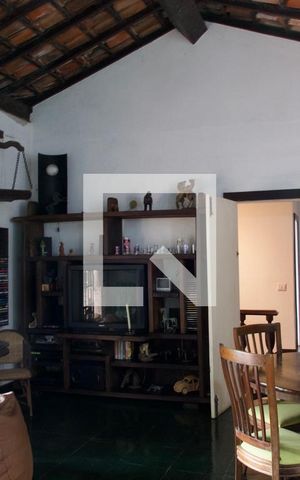 Casa à venda com 436m², 5 quartos e 2 vagas Casa à venda com 436m², 5 quartos e 2 vagasSala 2