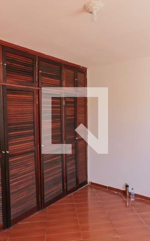 Casa à venda com 220m², 4 quartos e 2 vagas Casa à venda com 220m², 4 quartos e 2 vagasQuarto 1