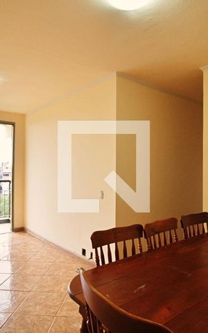 Apartamento à venda com 70m², 2 quartos e 1 vaga Apartamento à venda com 70m², 2 quartos e 1 vagaSala