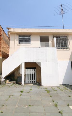 Casa à venda com 200m², 8 quartos e 1 vagaFachada fundos