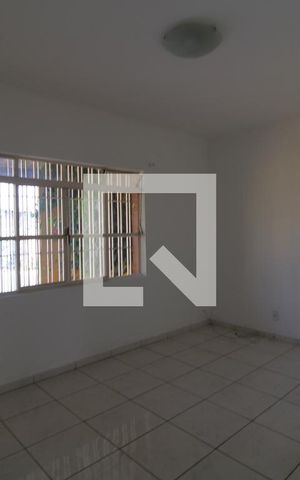 Casa à venda com 200m², 8 quartos e 1 vagaSala