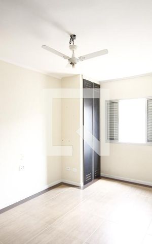 Casa à venda com 220m², 4 quartos e 2 vagasSuíte