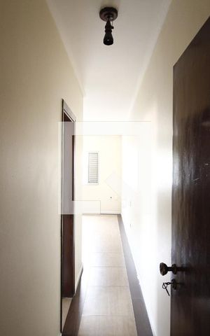 Casa à venda com 220m², 4 quartos e 2 vagasSuíte