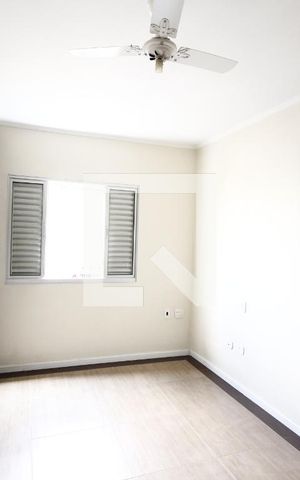 Casa à venda com 220m², 4 quartos e 2 vagasSuíte