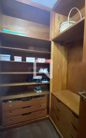 Casa de condomínio à venda com 340m², 3 quartos e 4 vagasCloset da suíte 3