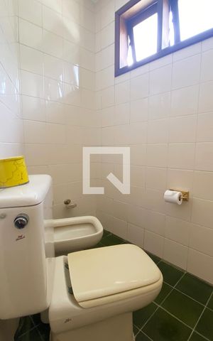 Casa de condomínio à venda com 340m², 3 quartos e 4 vagasBanheiro da Suíte 1
