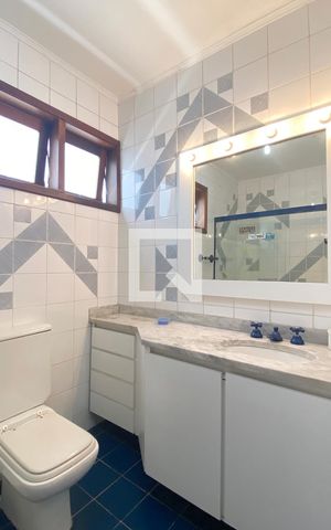 Casa de condomínio à venda com 340m², 3 quartos e 4 vagasBanheiro da Suíte 2