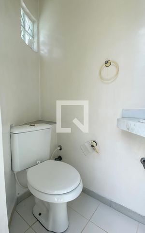 Casa de condomínio à venda com 340m², 3 quartos e 4 vagasBanheiro da piscina
