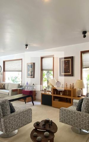 Casa de condomínio à venda com 340m², 3 quartos e 4 vagasSala