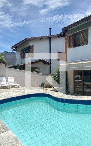 Casa de condomínio à venda com 340m², 3 quartos e 4 vagasPiscina